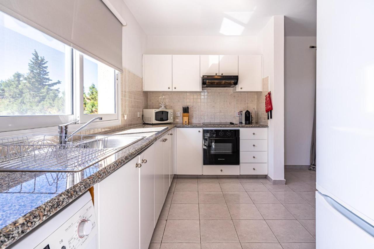 Summer Breeze Holiday Apartment With Pool Пафос Екстериор снимка