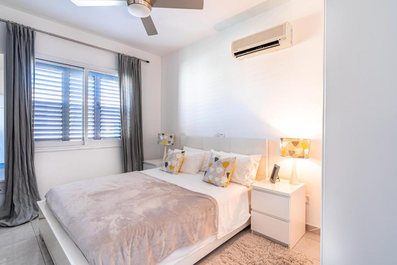 Summer Breeze Holiday Apartment With Pool Пафос Екстериор снимка